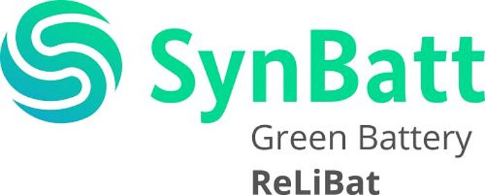 Logo von SynBatt mit grün-blauem Kreissymbol, Slogan Green Battery und Zusatz ReLiBat