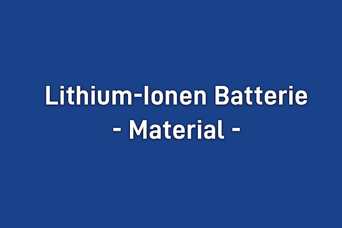 Blaues Bild mit weißer Aufschrift Lithium-Ionen Batterie - Material -