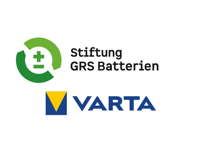Logos der Stiftung GRS Batterien mit grünem Recycling-Symbol und des Unternehmens Varta in Blau und Gelb