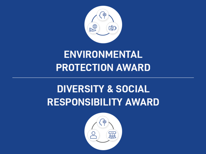 Zwei Auszeichnungen auf blauem Grund: Environmental Protection Award und Diversity & Social Responsibility Award