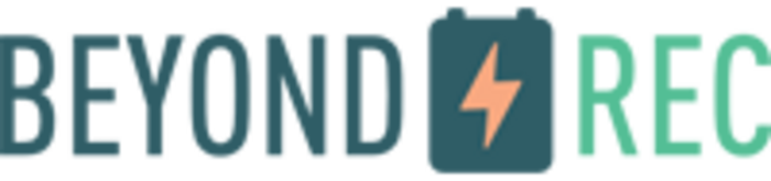 Logo von Beyond Rec mit stilisierter Batterie und gelbem Blitz zwischen den Schriftzügen Beyond in Dunkelgrau und Rec in Grün